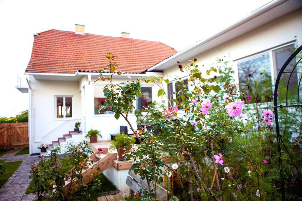 Engels Landhaus Suite Mörbisch am See Exteriör bild